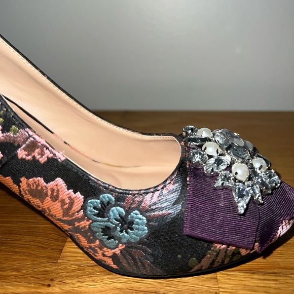 Kelly & Katie Embellished heels - Picture 4 of 4